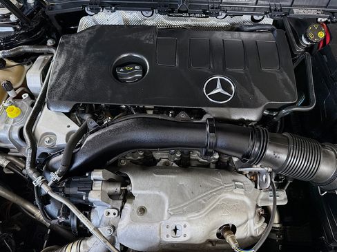 Used 2020 Mercedes-Benz GLB 250 image 39