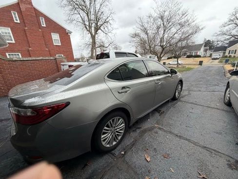 Used 2015 Lexus ES 350 w/ Luxury Package image 2