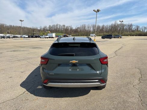 Used 2025 Chevrolet Trax LT w/ LT Convenience Package image 4