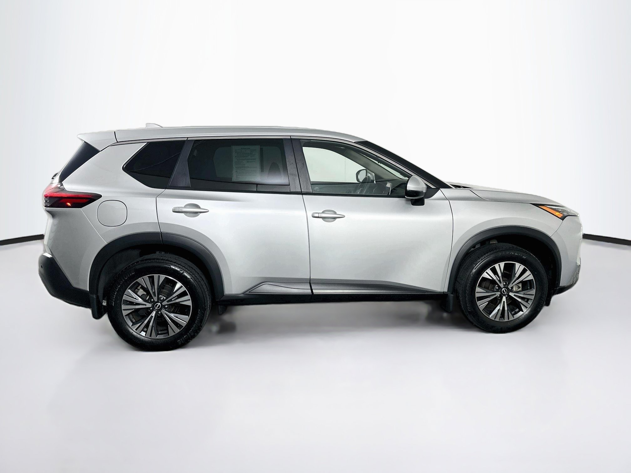 Used 2023 Nissan Rogue SV FWD image 10