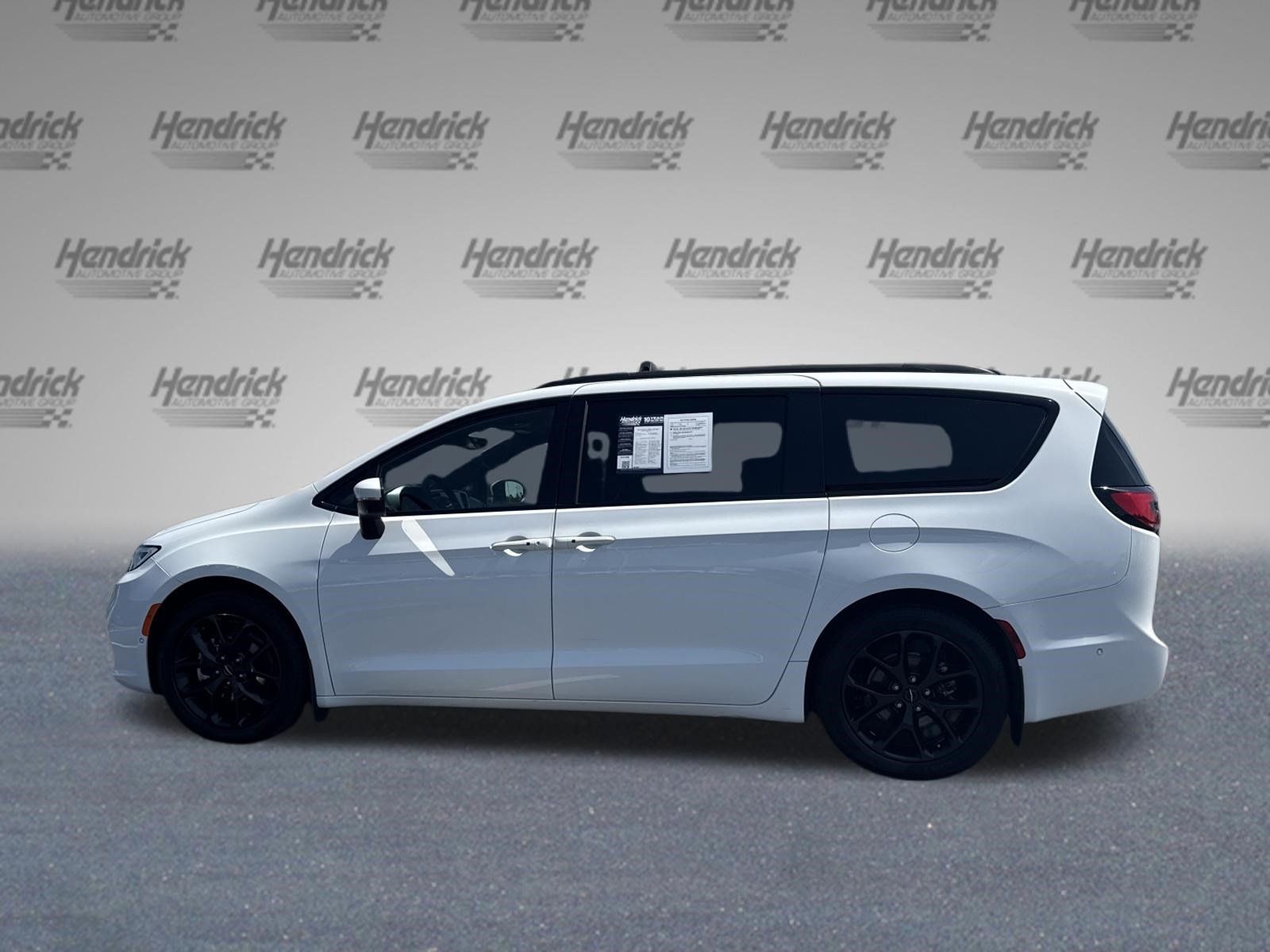Used 2023 Chrysler Pacifica Touring-L w/ S Appearance Package FWD image 6