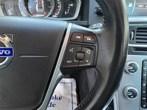 Used 2018 Volvo S60 T5 Dynamic image 34