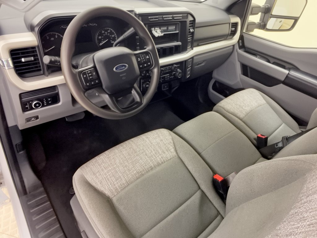 Used 2024 Ford F250 XLT AWD/4WD image 4