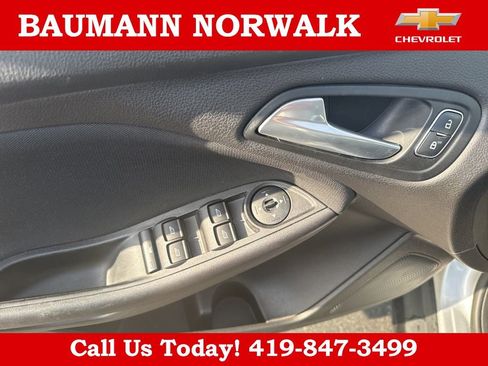 Used 2018 Ford Focus SE FWD image 7