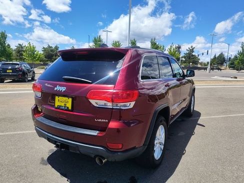 Used 2018 Jeep Grand Cherokee Laredo AWD/4WD image 3