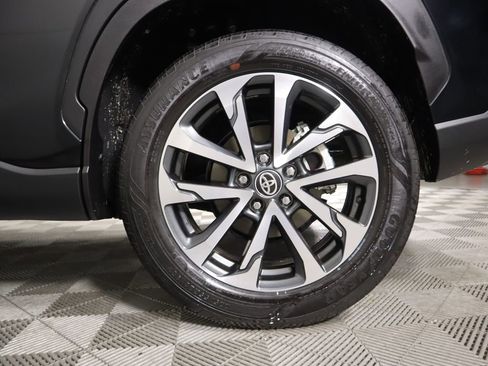 Used 2023 Toyota Corolla Cross XLE image 31