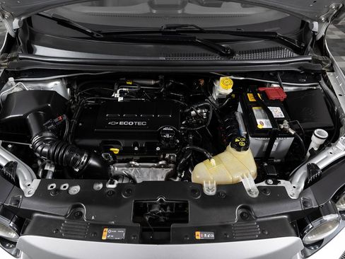 Used 2015 Chevrolet Sonic LTZ image 40