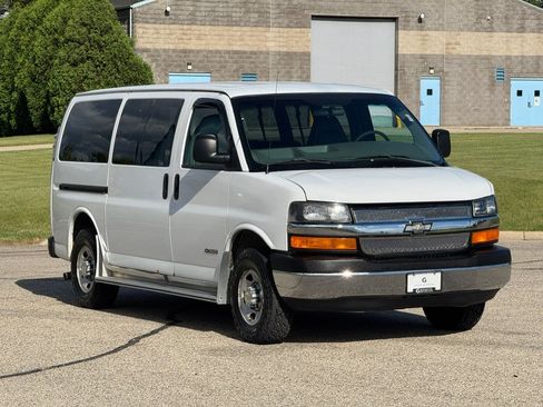 Used 2005 Chevrolet Express 3500 Passenger w/ LS Preferred Equipment Group RWD image 8