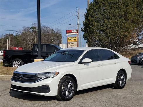 Certified 2023 Volkswagen Jetta SE image 32