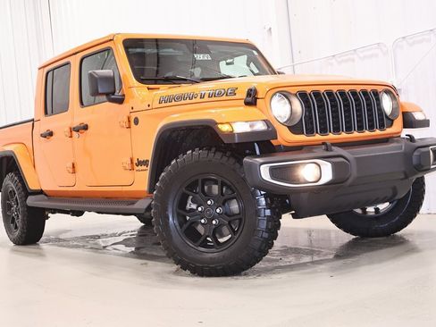 Used 2025 Jeep Gladiator Sport image 37