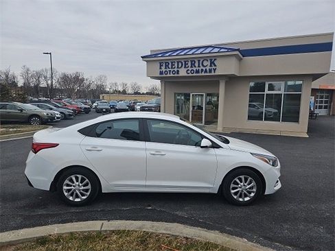 Used 2022 Hyundai Accent SEL image 3