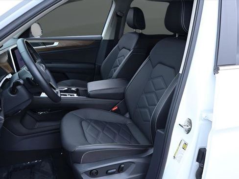 Certified 2025 Volkswagen Atlas SE FWD image 14
