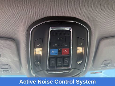 Used 2023 Jeep Grand Cherokee Limited AWD/4WD image 16