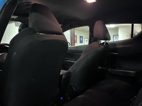 Used 2019 Toyota C-HR XLE FWD image 8
