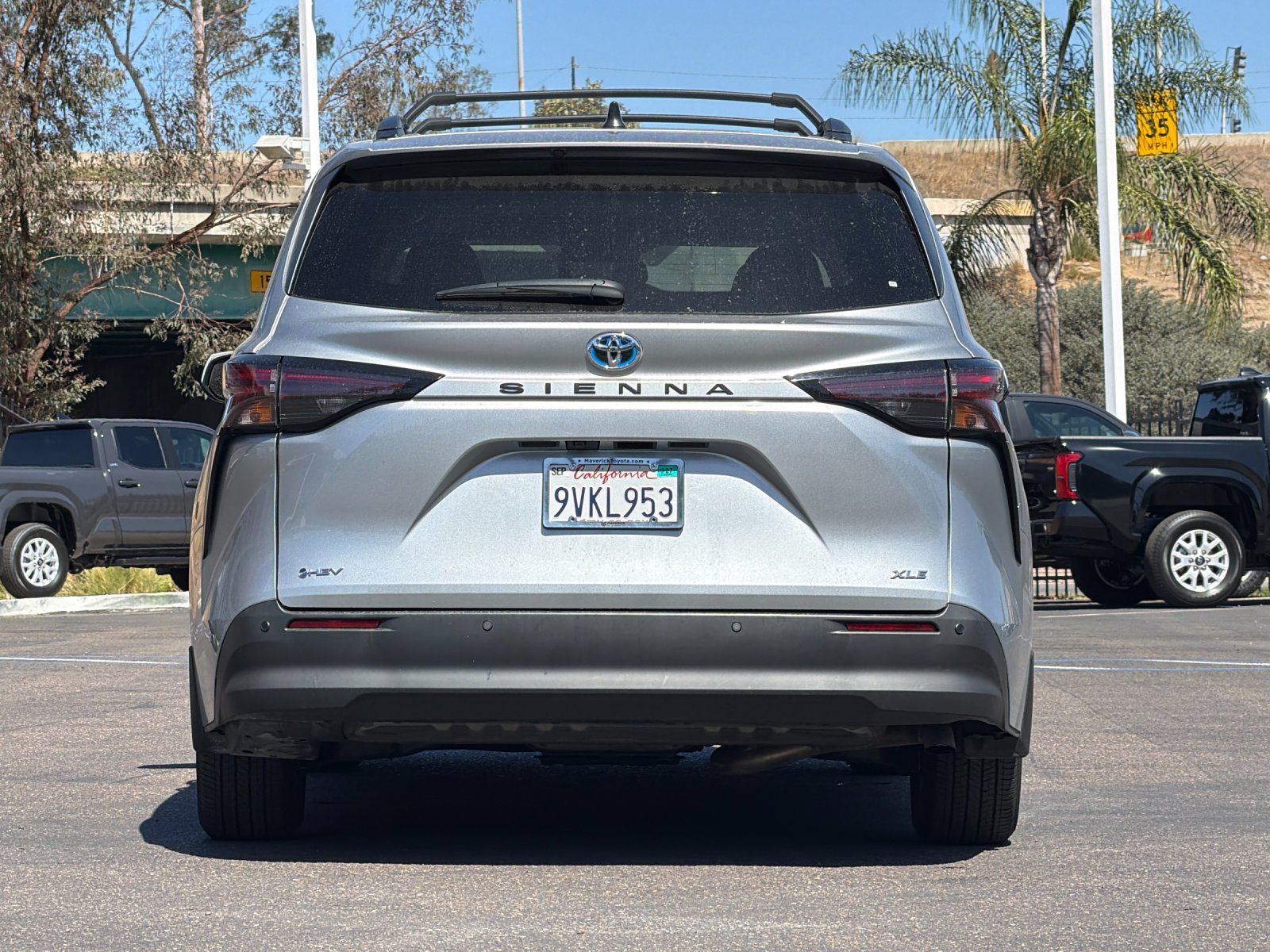 Used 2025 Toyota Sienna XLE w/ XLE Plus Package FWD image 4