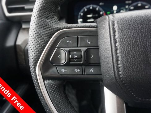 Certified 2025 Toyota Tacoma Limited AWD/4WD image 4