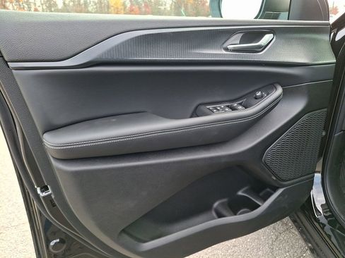 New 2025 Jeep Grand Cherokee Laredo X image 10