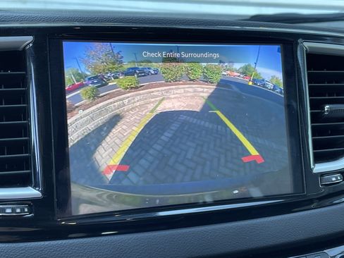 Used 2024 Chrysler Pacifica Touring-L image 26