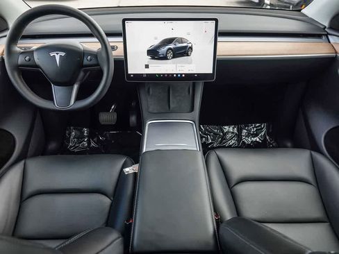 Used 2024 Tesla Model Y Long Range AWD/4WD image 11