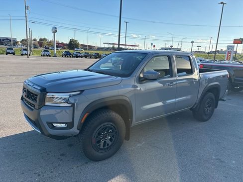 New 2025 Nissan Frontier PRO-4X w/ Interior Protection Package image 6
