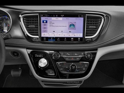 Used 2024 Chrysler Pacifica Touring-L FWD image 27