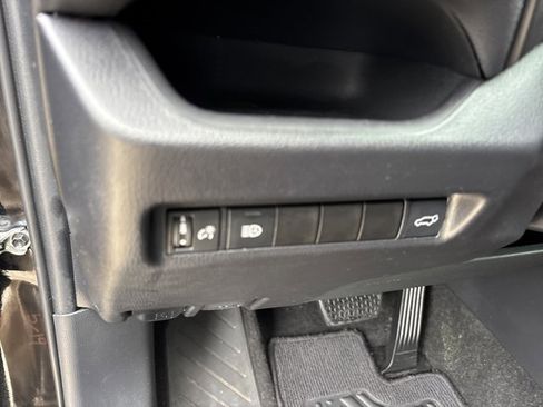 Used 2021 Toyota RAV4 XLE w/ Convenience Package image 22