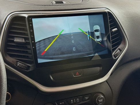 Used 2019 Jeep Cherokee Latitude w/ Popular Appearance Group AWD/4WD image 22
