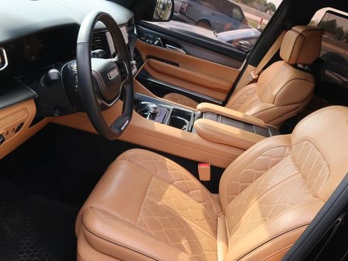 Used 2023 Jeep Grand Wagoneer Series III w/ Rear Seat Video Group 1 AWD/4WD image 17