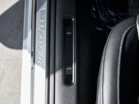 Used 2025 Porsche 911 Turbo S image 31