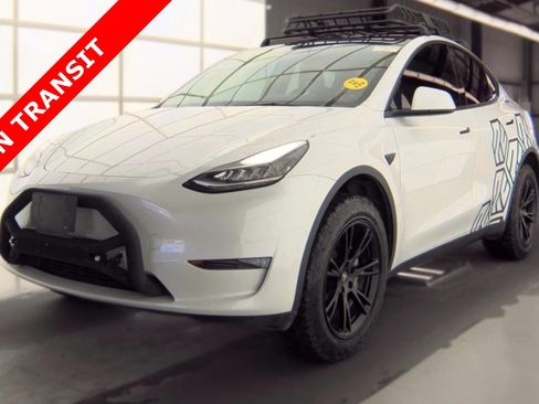 Used 2022 Tesla Model Y Long Range AWD/4WD image 1