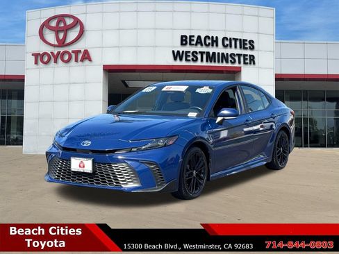 Used 2025 Toyota Camry SE FWD image 6