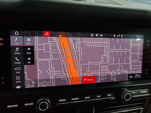 Used 2021 Porsche Macan AWD/4WD image 30