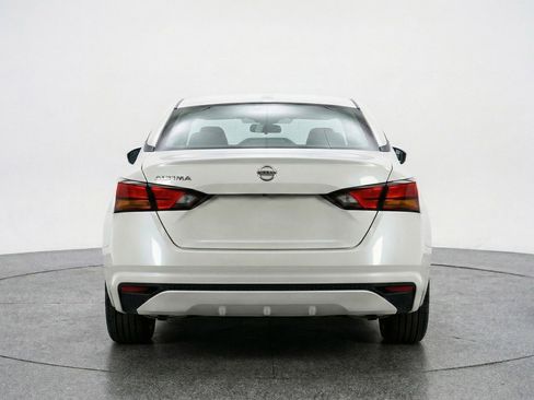 Used 2025 Nissan Altima 2.5 SV FWD image 7