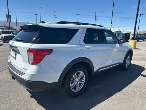 Used 2021 Ford Explorer XLT w/ Equipment Group 202A image 6
