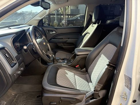 Used 2022 Chevrolet Colorado Z71 w/ Safety Package image 11