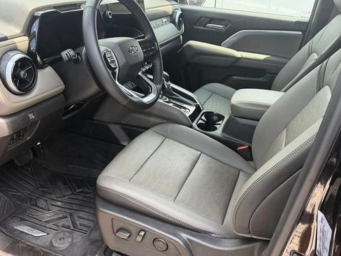 Used 2025 Chevrolet Colorado ZR2 w/ Technology Package AWD/4WD image 10