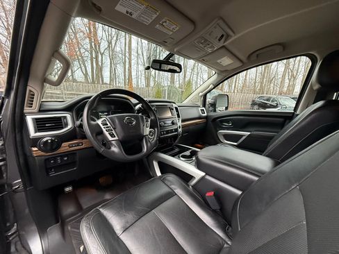 Used 2017 Nissan Titan SL AWD/4WD image 12