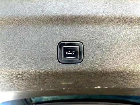 Used 2022 GMC Yukon SLT w/ SLT Luxury Package image 15