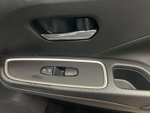 New 2025 Nissan Versa SR image 38