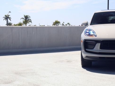 Certified 2026 Porsche Macan AWD/4WD image 12