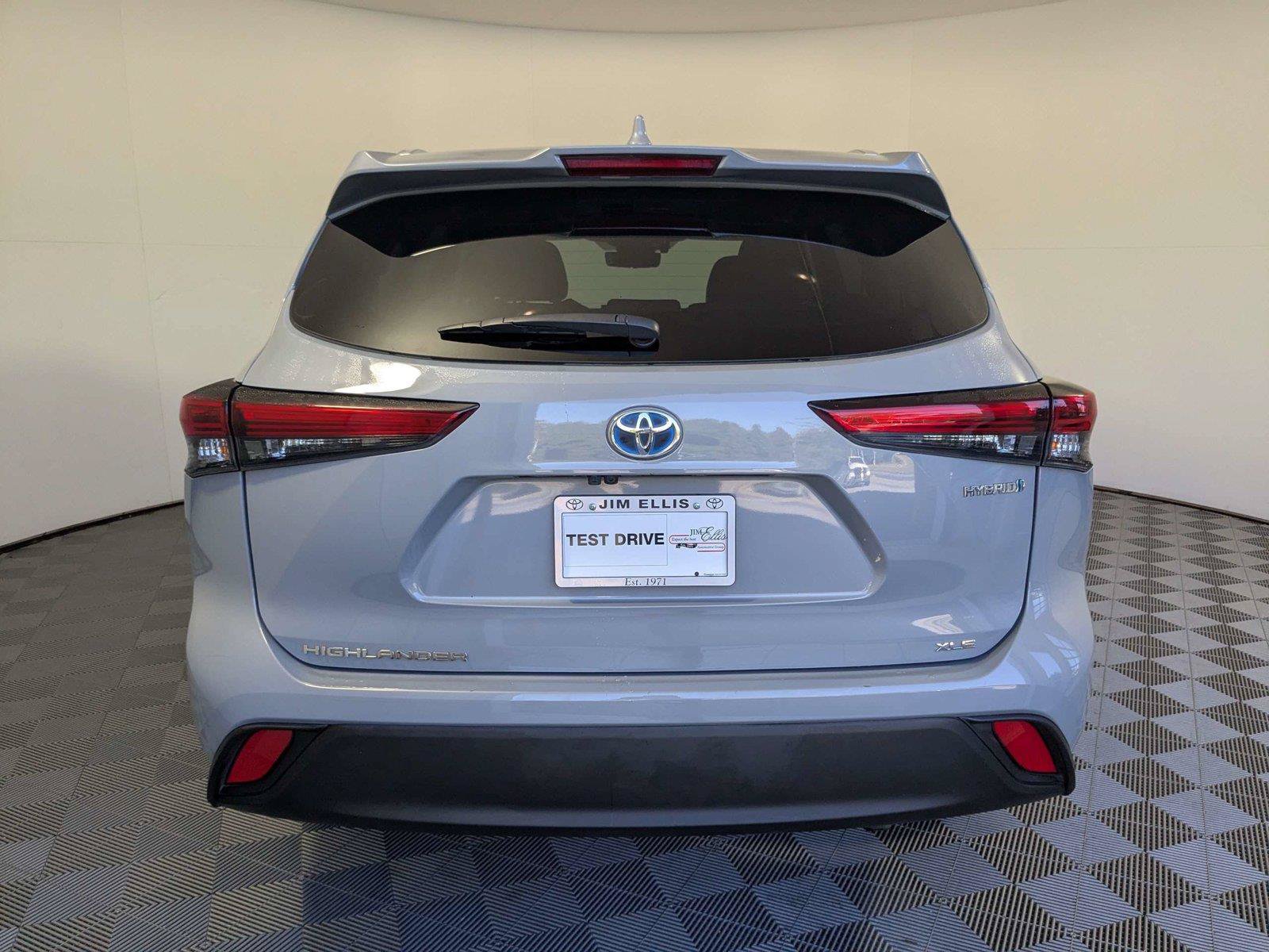 Used 2023 Toyota Highlander Bronze Edition FWD image 5