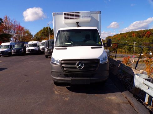 Used 2024 Mercedes-Benz Sprinter 3500 image 2