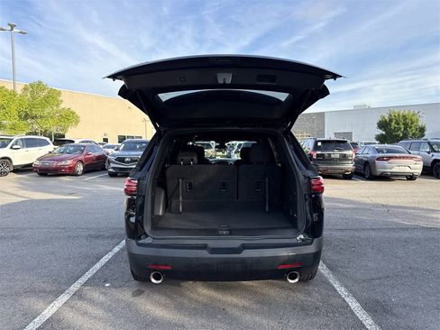 Used 2022 Chevrolet Traverse LT image 16