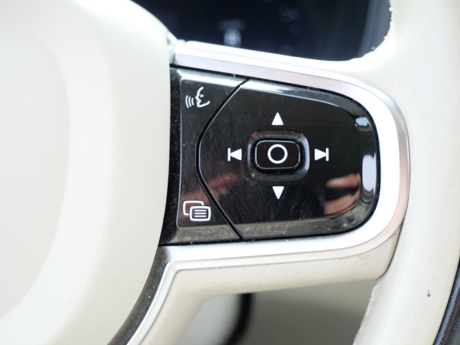 Certified 2023 Volvo XC60 T8 Ultimate w/ Climate Package AWD/4WD image 26