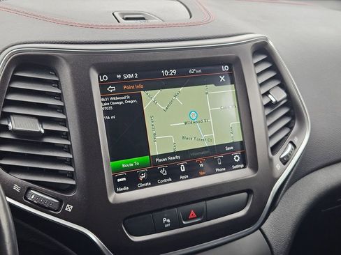 Used 2020 Jeep Cherokee Trailhawk w/ Cold Weather Group AWD/4WD image 18