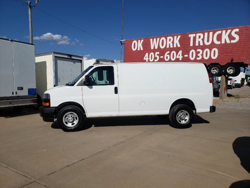 Used 2019 Chevrolet Express 2500 RWD image 2