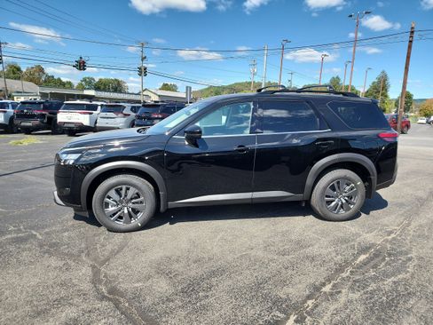 New 2025 Nissan Pathfinder SV w/ Black Appearance Package image 5