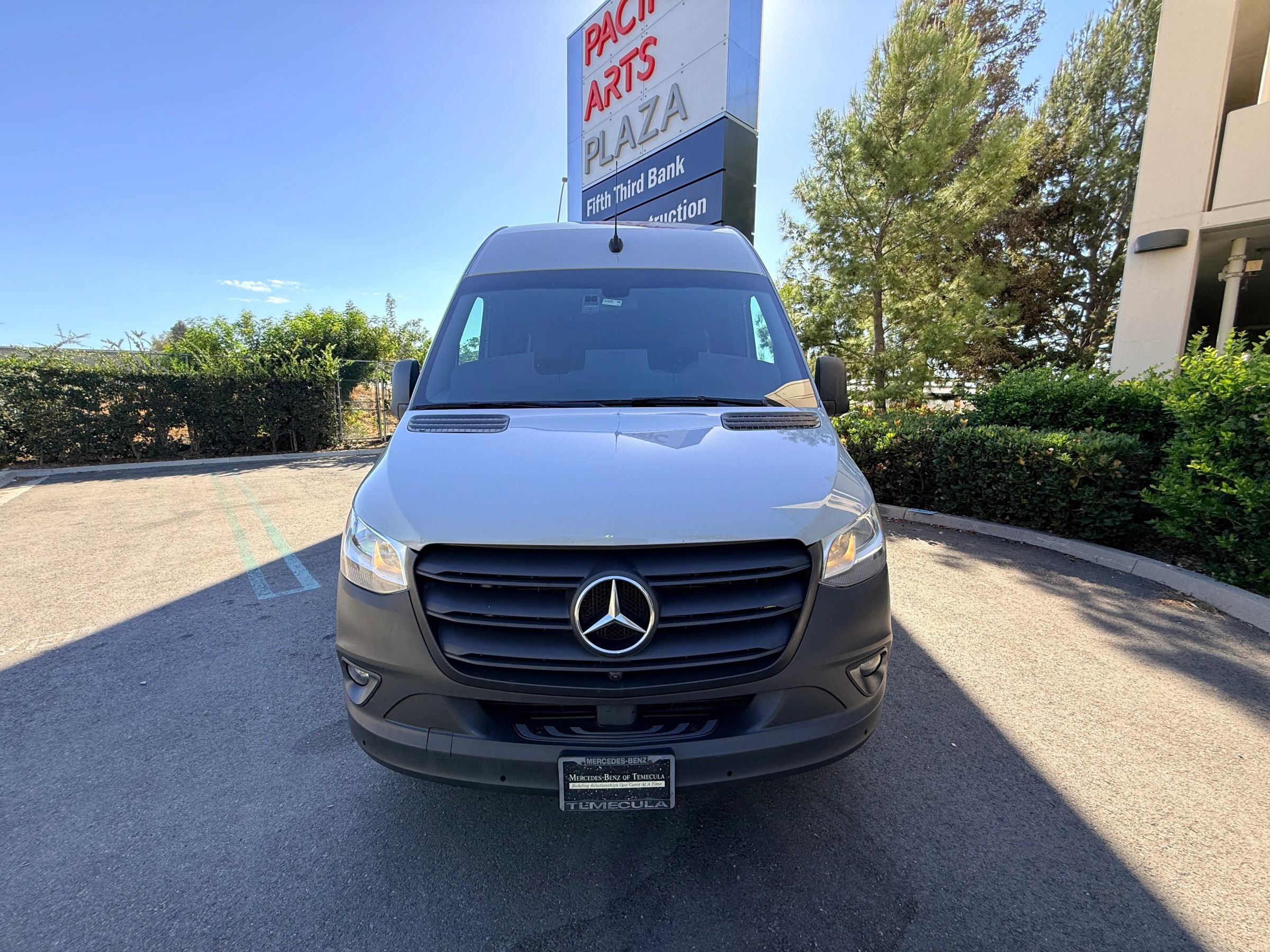 Used 2022 Mercedes-Benz Sprinter 2500 144 Crew image 9