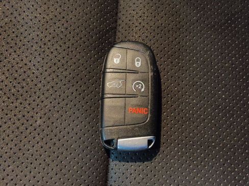 Used 2021 Jeep Grand Cherokee Laredo X RWD image 32