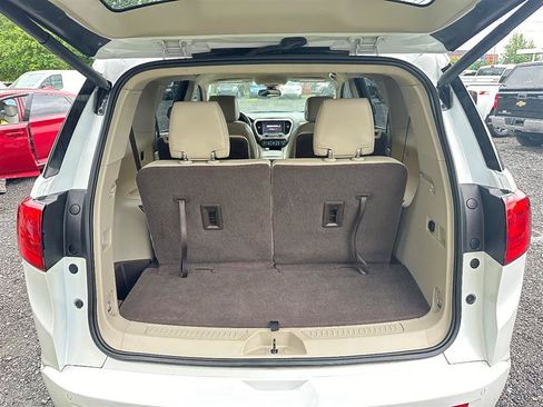 Used 2017 GMC Acadia Denali w/ Technology Package FWD image 9
